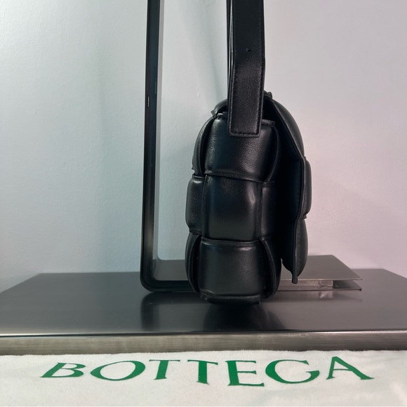 Authentic Bottega Veneta Cassette crossbody - Picture 5 of 14